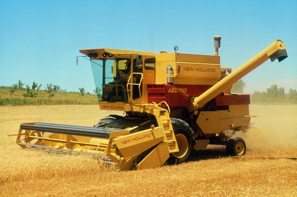 New Holland launches the first twin rotor combine in 1975, calling it the TR70